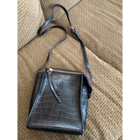 Missguided black croc shoulder bag. - Picture 4 of 8